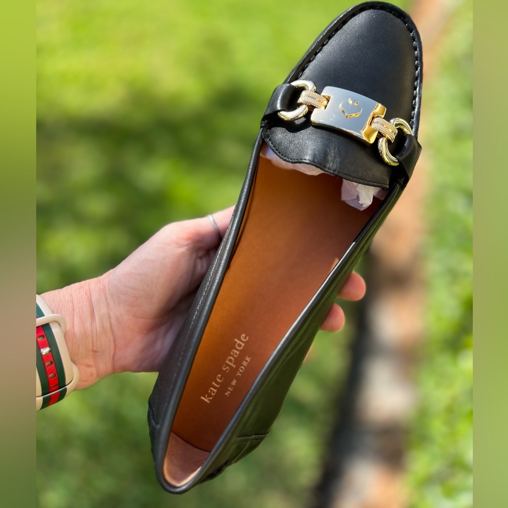 Kate Spade ♠️ Black Carson Loafers size 9 1/2 NIB w/ gold metal insignia on tod